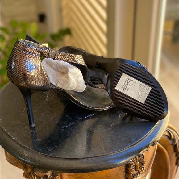 Authentic BCBG sandals - Picture 2 of 7